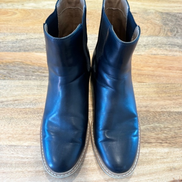 Universal Thread Women Pearl Chelsea Boots Black Faux Leather - Picture 4 of 6